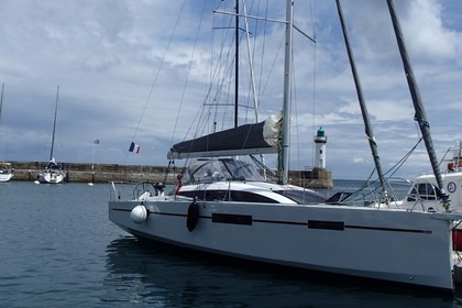 Hire Sailboat FORA MARINE RM Yachts RM 10,70 Lorient