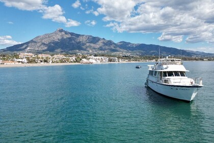 Charter Motor yacht Hatteras 61 Cockpit Motoryacht Valencia
