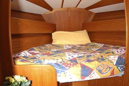 BATEAU PARTAGÉ AUTOUR DES ÎLES DE LA MER IONIENNE.