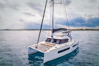 Alquiler Catamarán AVENTURA 34 AVENTURA 34 Sitges