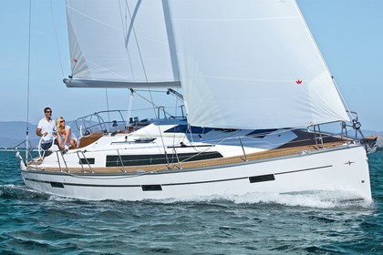 Hyra båt Segelbåt BAVARIA Cruiser 37 R Zaton