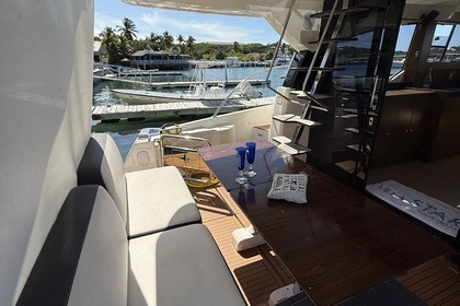 GRACE BAY LUXURY  YACHT BAVARIA 33’