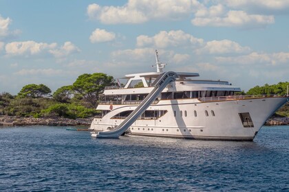Aluguel Iate a motor Custome Luxury Charter Yacht Trajektna Luka Split