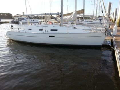 Charter Sailboat Beneteau Oceanis 311 Dl Lorient