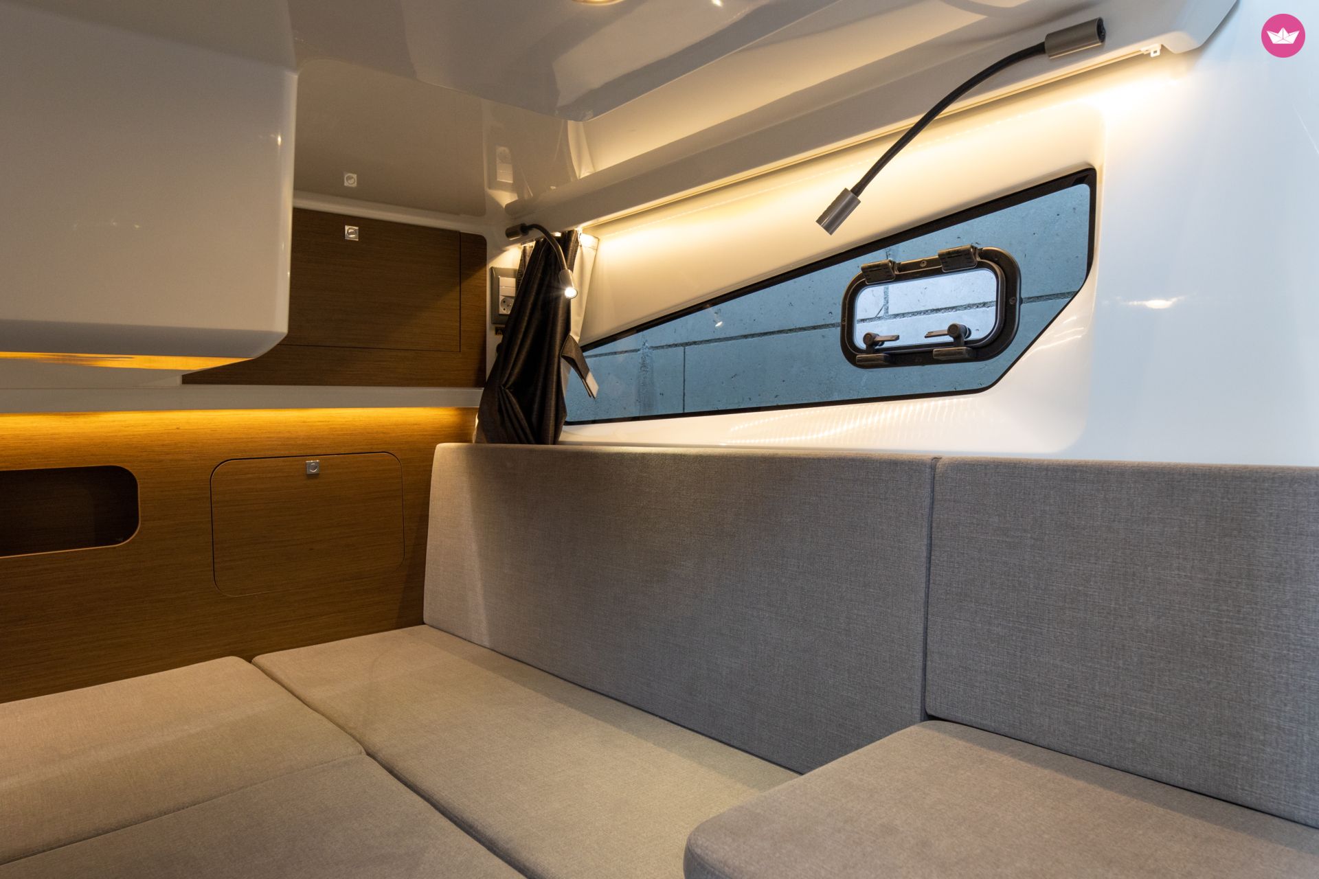 Bateau à moteur Beneteau Antares 11 fly 600cv 4