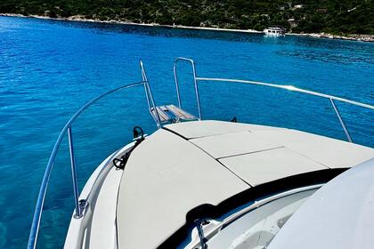 Hyra båt Motorbåt Beneteau Antares 8 ob Split
