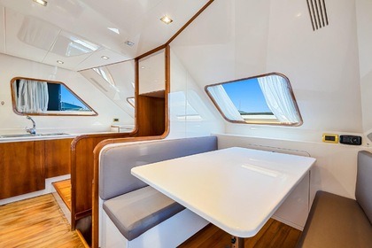 Motorboat Gianetti 27m 16 guests Cinque Terre