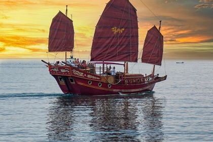 Alquiler Velero Hong kong Junco Chino Benalmádena