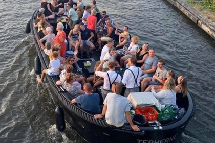 Verhuur Motorboot Privé sloep mét WC . Amsterdam-Centrum