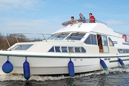 Hire Houseboat Standard Shannon Star Leitrim