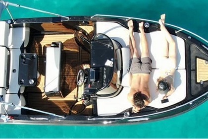 Rent a luxury speed boat Discover Santorini on your own. No license required