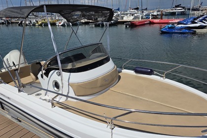 Charter Motorboat ranieri shadow 20 sundeck Port Camargue