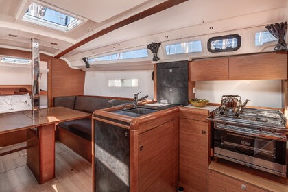 Hyra båt Segelbåt Jeanneau Sun Odyssey 349 - 3 cab. Pálairos