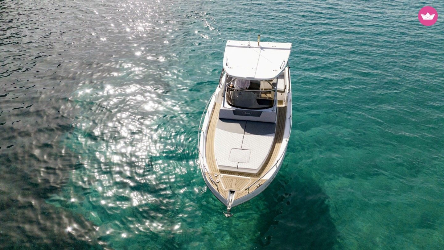 Bateau à moteur Saver 870