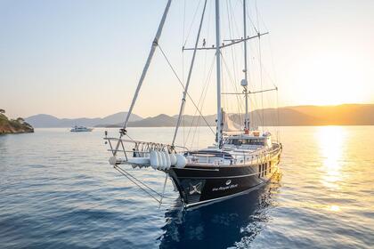 Charter Gulet Custom Built luxury gulet capacity 8 people Göcek