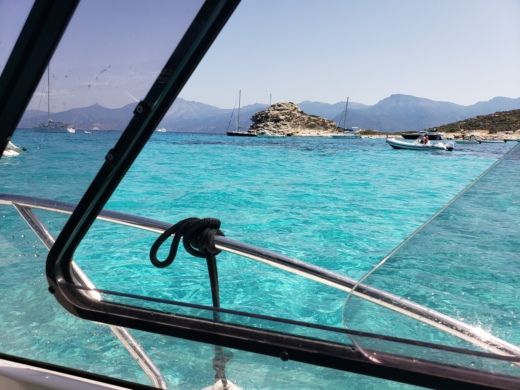 Сен-Флоран Motorboat Mirage boat Sting 700 alt tag text