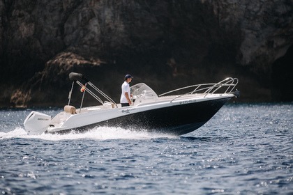 Alugue este iate para conhecer Menorca e suas prai