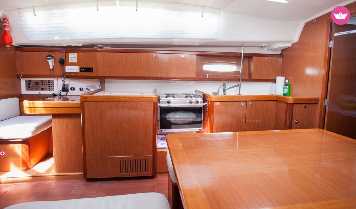 Sailboat Beneteau Oceanis 40 for hire