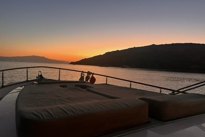 Évasion à Bodrum | Bateau Privé avec Équipage et Flybridge - Trawler