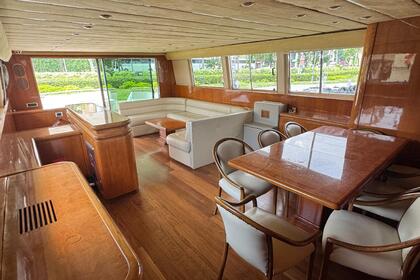 Luxury yacht charter