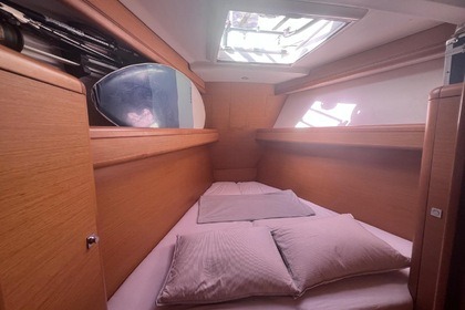 Sailing yacht rental for 2 people