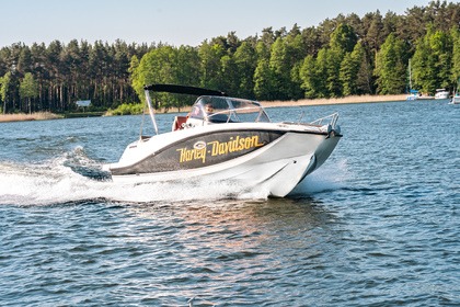 Hyra båt Motorbåt Quicksilver Activ 675 Sundeck Wilkasy