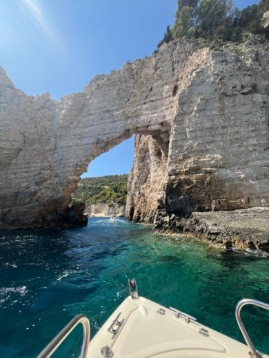 Zakynthos Motorboat Ranieri Blue water alt tag text