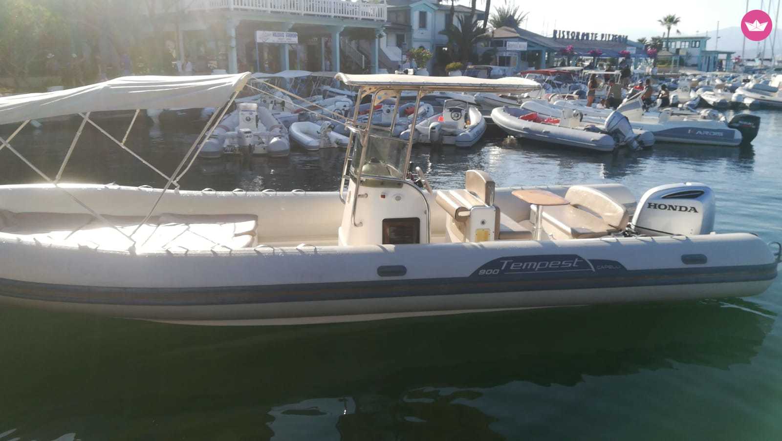Semi-rigide Capelli Tempest 900 250cv 2