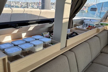 ?? Dream Cruise to the Grenadines and/or Dominica Catamaran IA Orana Experience a unique journey aboard our high-end catamaran, combining comfort and tropical adventure.