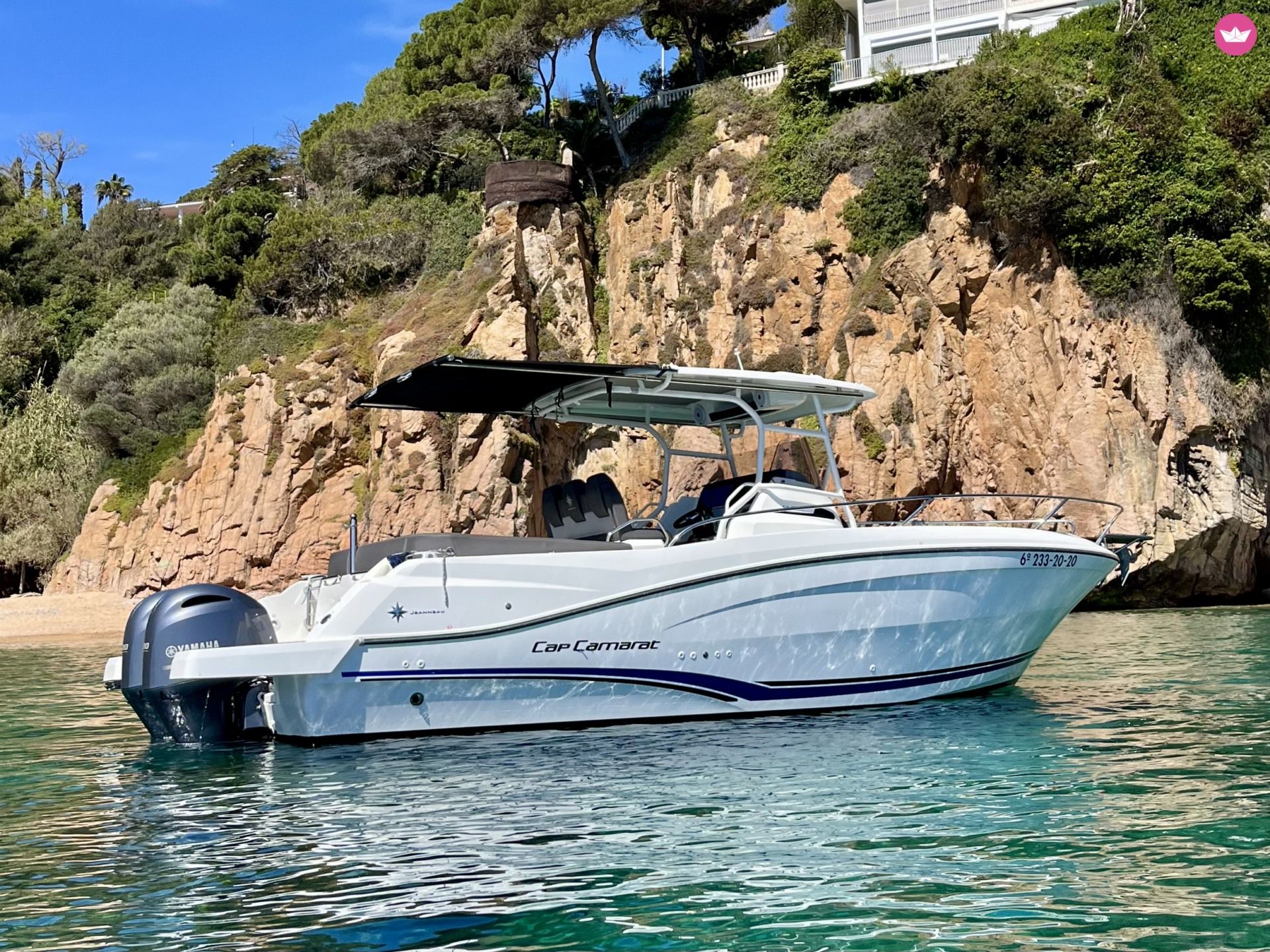 Bateau à moteur Jeanneau CAP CAMARAT 9.0CC 400cv