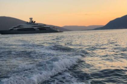 Cruise with captain on Brand New Baracuda 686