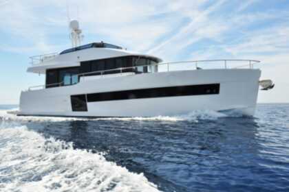 Charter Motor yacht Sundeak Sundeak 580 Naples