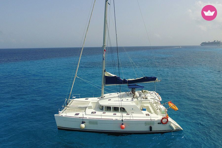 Charter Lagoon 14M Catamaran (2015) in Cozumel - Click&Boat