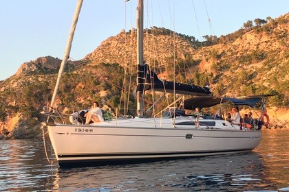 Wöchentliche Segelreisen rund um Menorca im Sommer