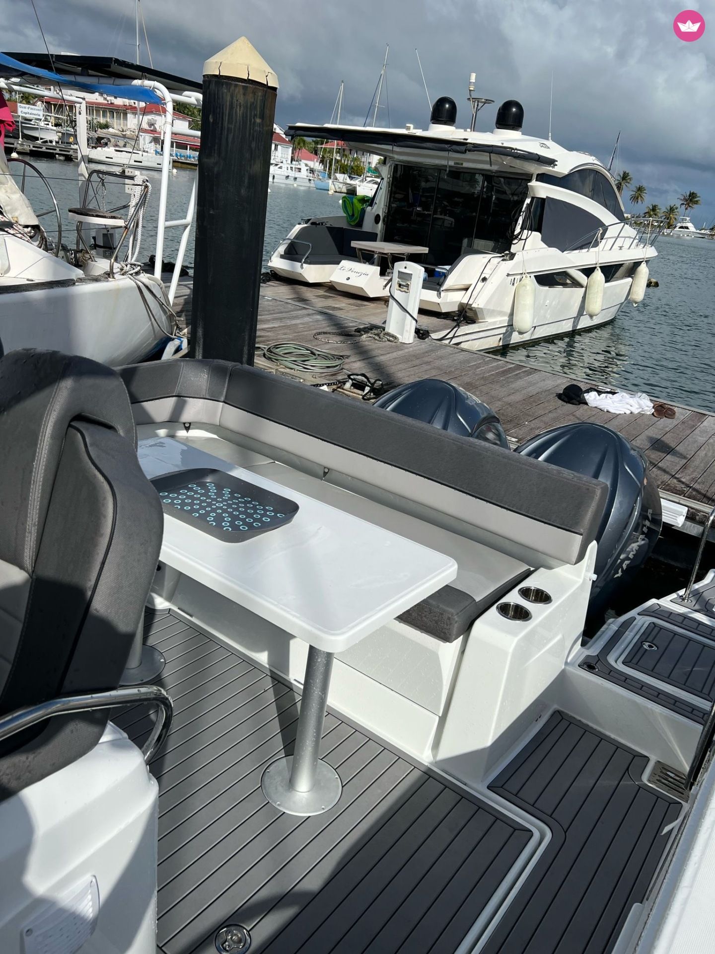 Bateau à moteur Jeanneau CAP Camarat 9CC 500cv 7