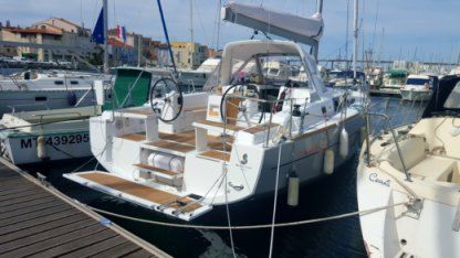 Charter Sailboat Beneteau Oceanis 38.1 Martigues