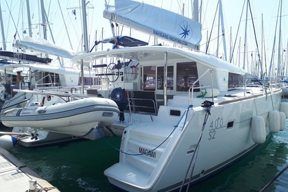 Charter Catamaran LAGOON 400 S2 Trogir