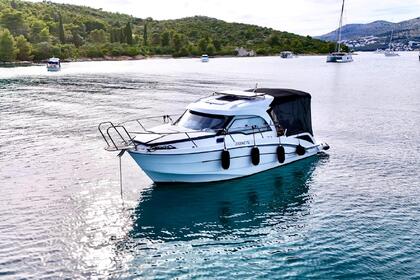 Hyra båt Motorbåt Beneteau Antares 8 ob Split