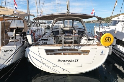 Charter Sailboat Beneteau Oceanis 45 Trogir