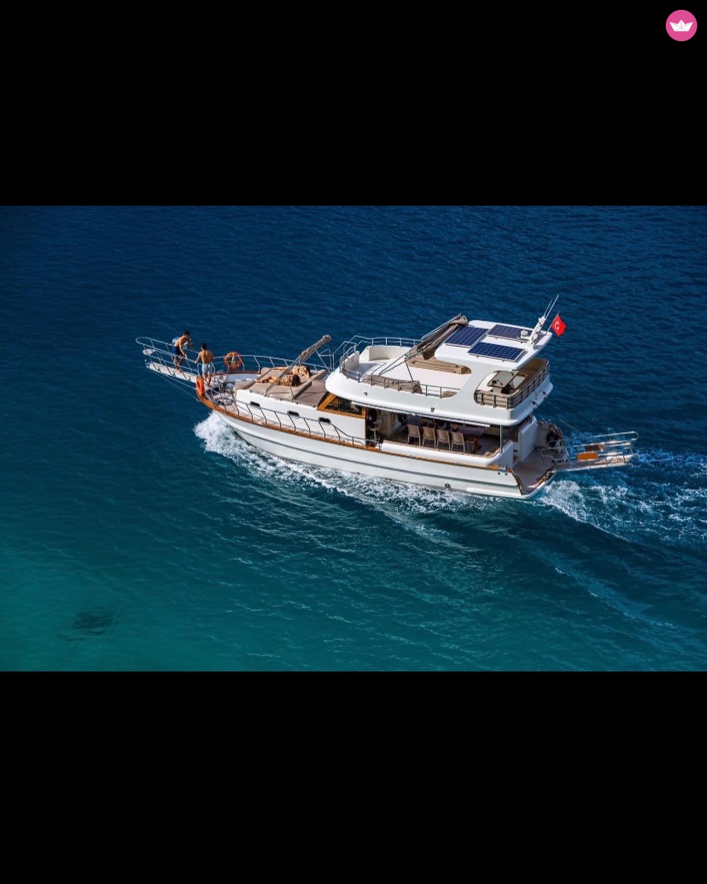 Yacht à moteur Costum
