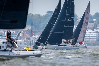 Hire Sailboat Jeanneau Sunfast 3200 Hamble-le-Rice