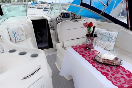 Enjoy between lake and mountains aboard our magnificent Bayliner 255!