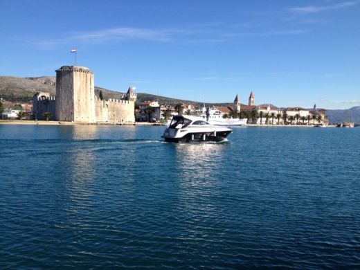 Biograd na Moru Motorboat Mirakul 40 Hardtop alt tag text