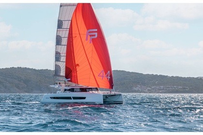 Hyra båt Katamaran Fountaine Pajot Fountaine Pajot New 44 Maestro - 3 cab. Saint-Raphaël