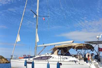 Daily or more rent experience with a professional skipper