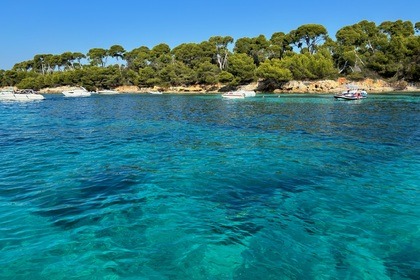 Beneteau Flyer Sundeck 7.7 avec Skipper Expérimenté