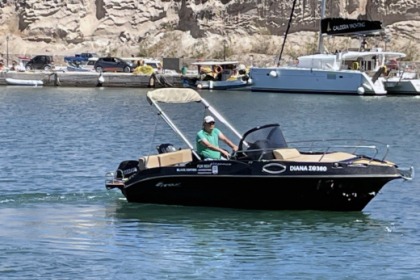 Rent a luxury speed boat Discover Santorini on your own. No license required