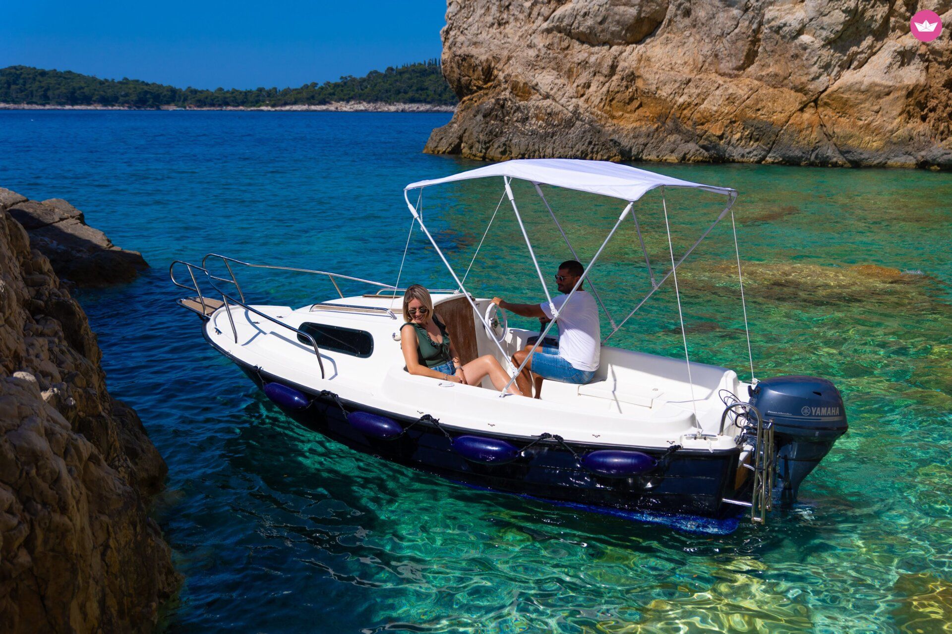 Bateau sans permis The Ultimate Luxury private cabin boat without skipper 25cv 6