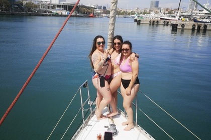 Discover Why Sailing with Us in Barcelona is the Best Choice