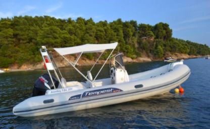 Alquiler Neumática  Capelli Tempest 570 Scíathos